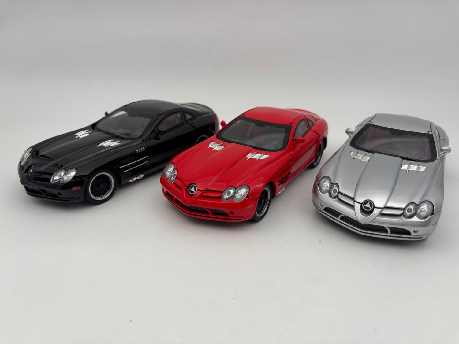 ماشین فلزی مرسدس بنز SLR مک لارن سایز 1/24 کد 210A