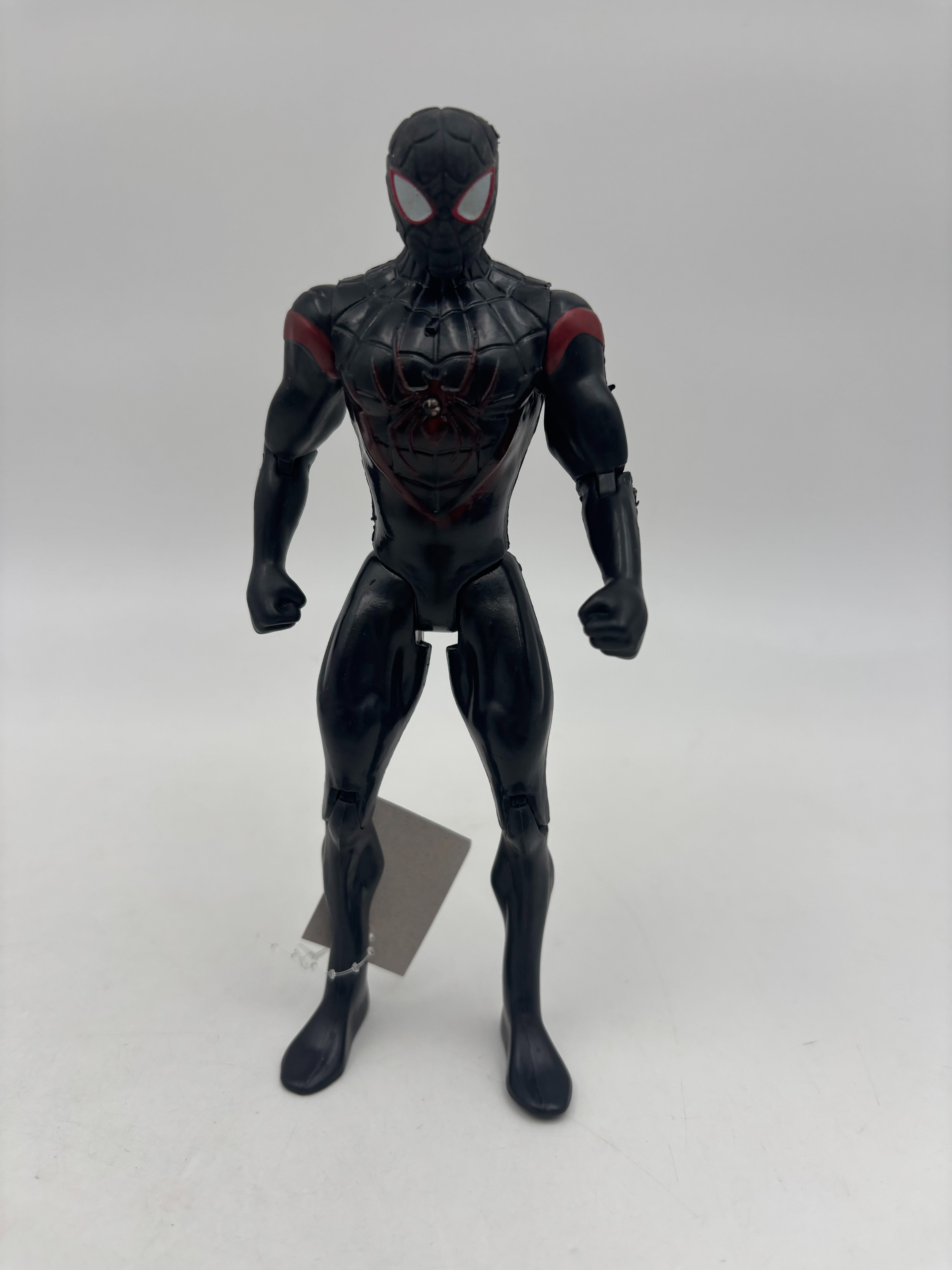 فیگور مرد عنکبوتی (اسپایدرمن) لباس مشکی با آرم قرمز 17سانتی کد 1050