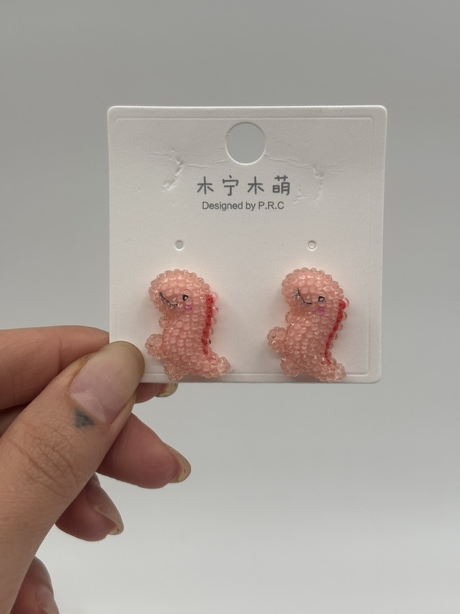 گوشواره فانتزی دایناسور کریستالی گلبهی کد 2205