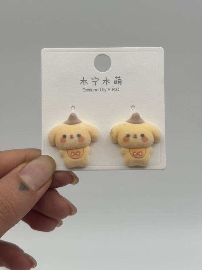 گوشواره فانتزی پوم پوم پورین مخملی کد 2205