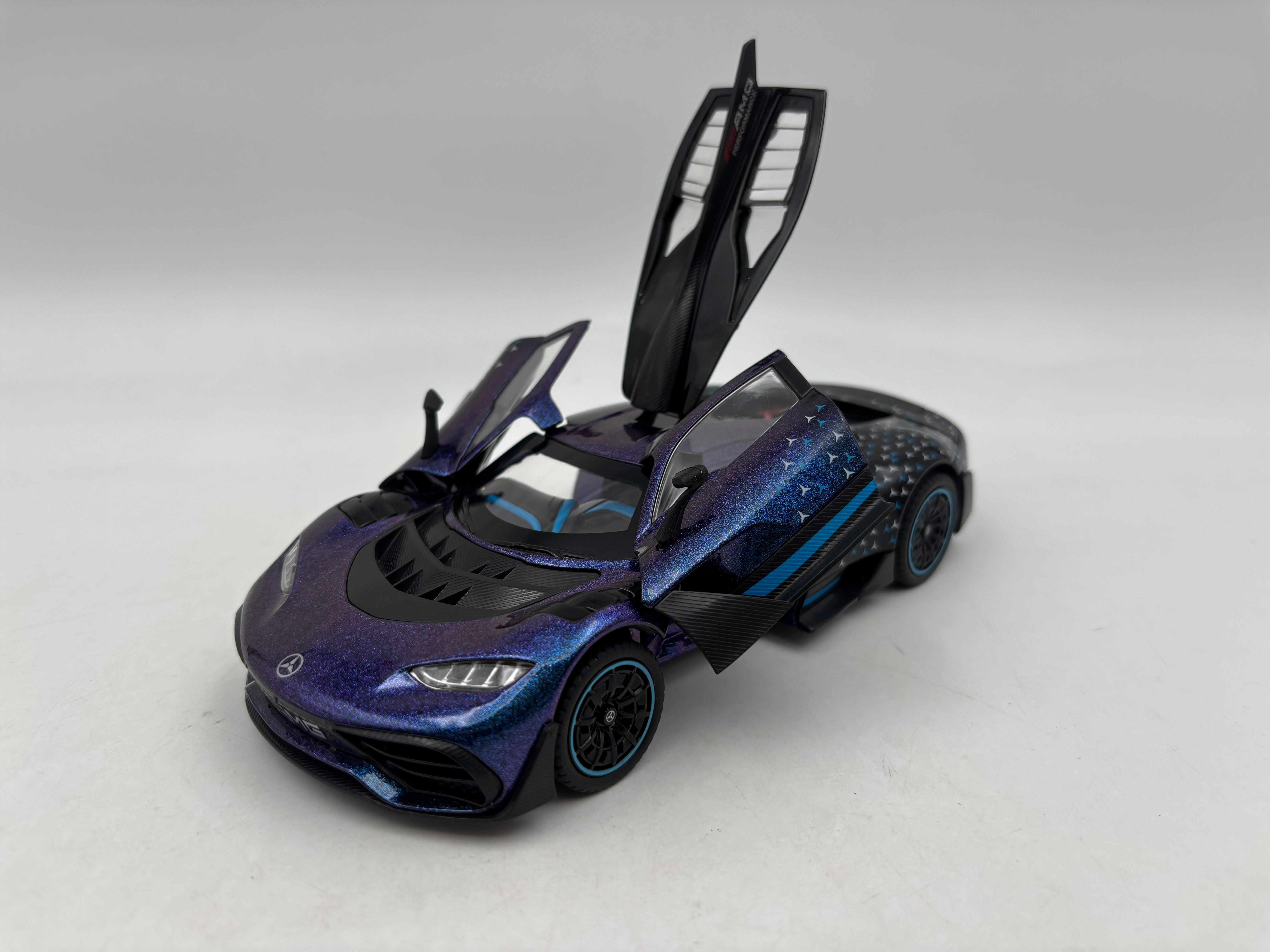 ماشین فلزی بنز هیبریدی AMG1 آبی شاین سایز 1/24 کد CZ182A