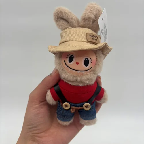 آويز لبوبو کشاورز (کلاه لبه دار و شلوار جين پيش بندي) کد 395