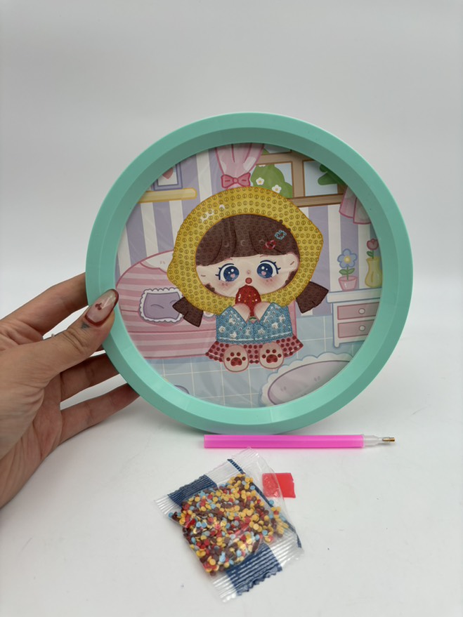 نقاشی الماسی قاب دار دختر توت فرنگی بدست 4344