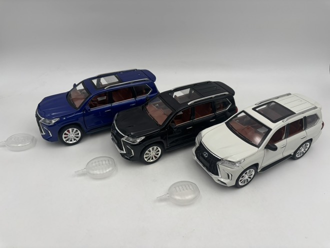 ماشین فلزی لکسوس LX570 دودزا سایز 1/24 کد CZ125AD