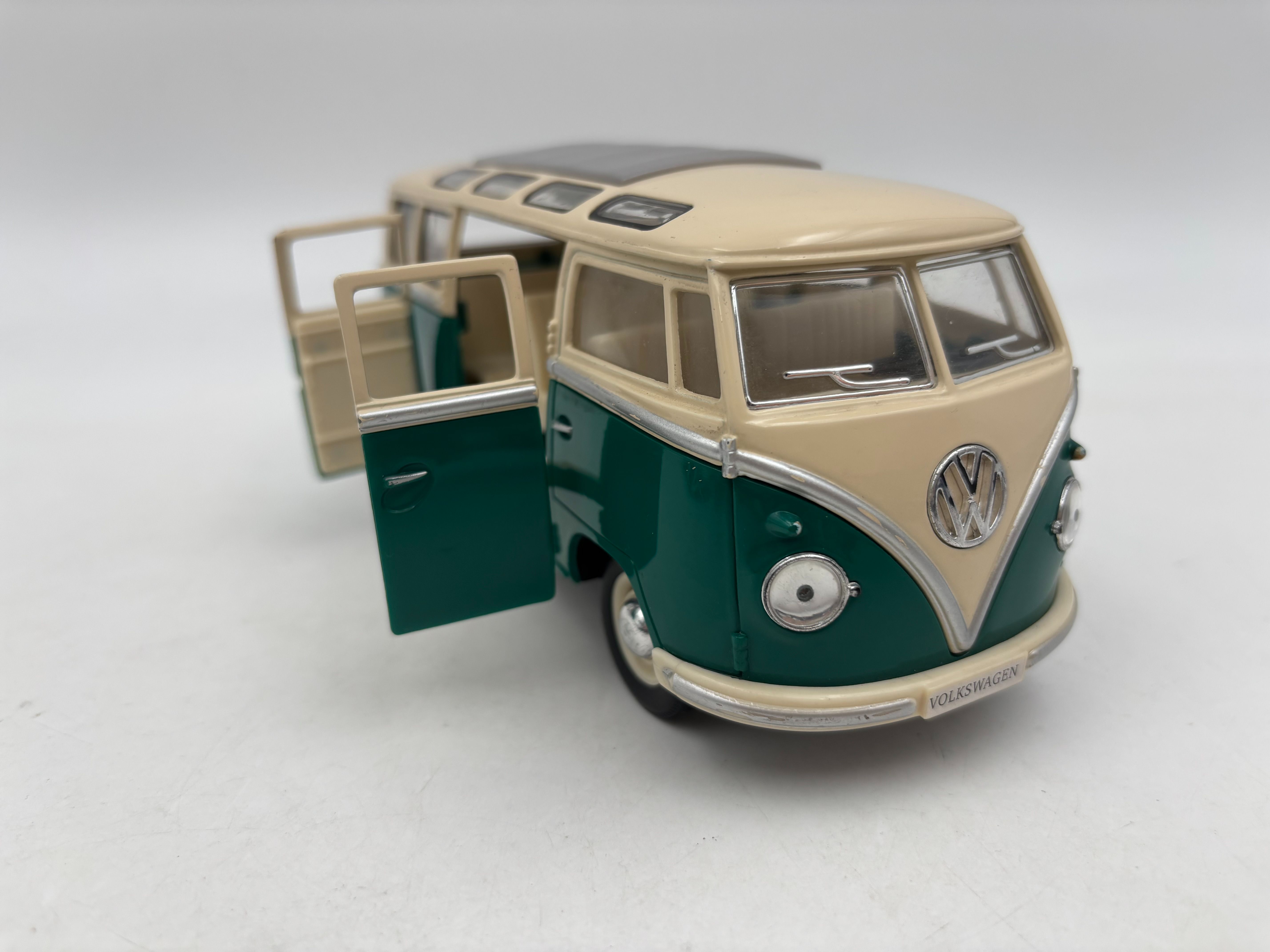 ماشین فلزی ولوکس واگن نیوبیتل 1/24 کلکسیون