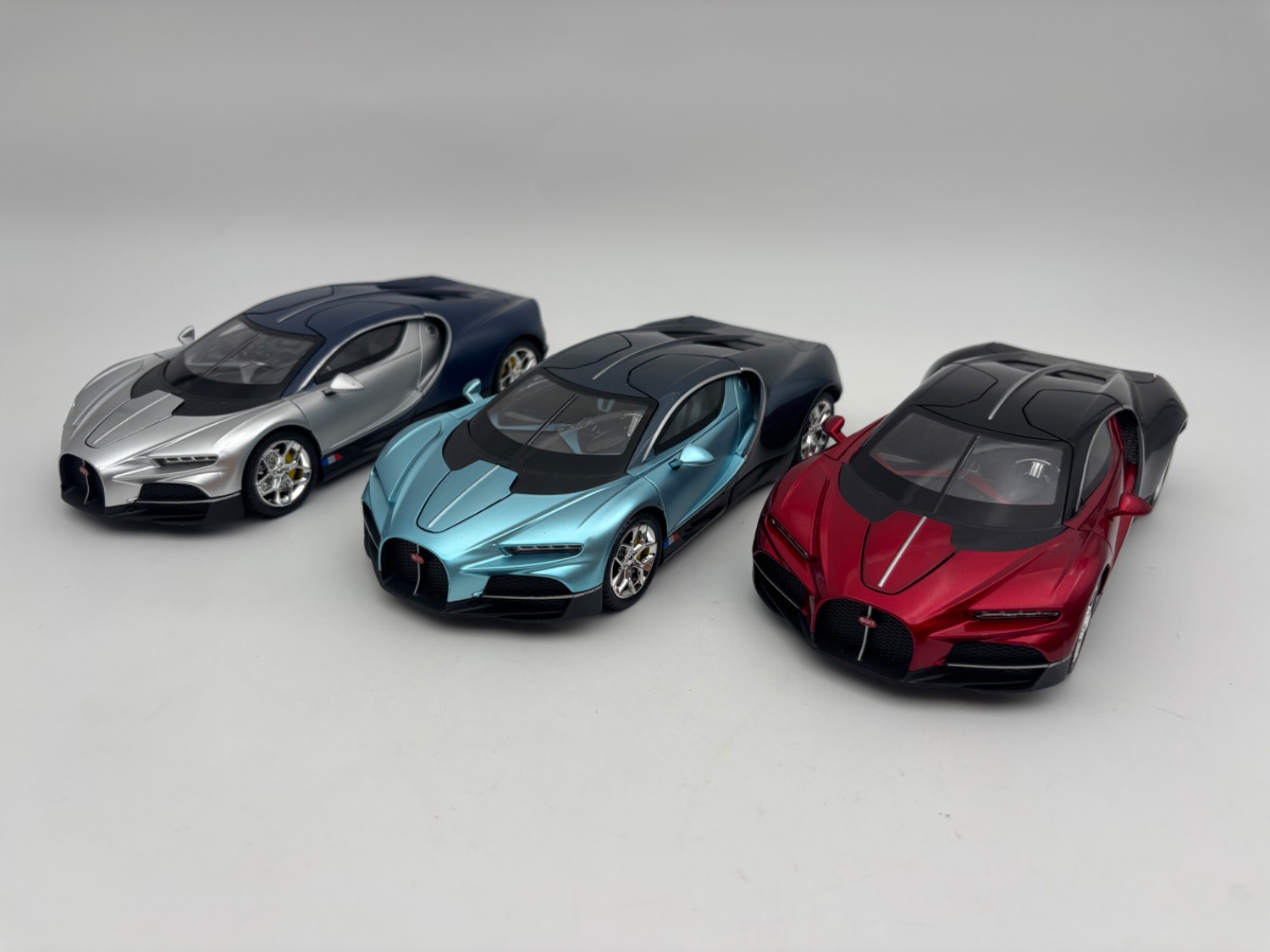 ماشین فلزی بوگاتی شیرون (Bugatti Chiron) سایز 1/24 کد 220A