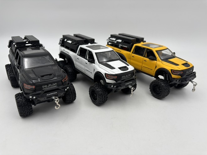 ماشین فلزی وانت شش چرخ دوج رم فول اکسسوری سایز 1/24 کد Cz194A