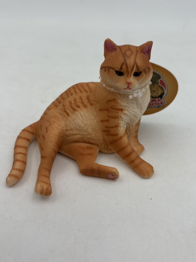 فیگور گربه نارنجی نژاد شورت هیر(طرح لم داده) اورجینال 3156 Mojo