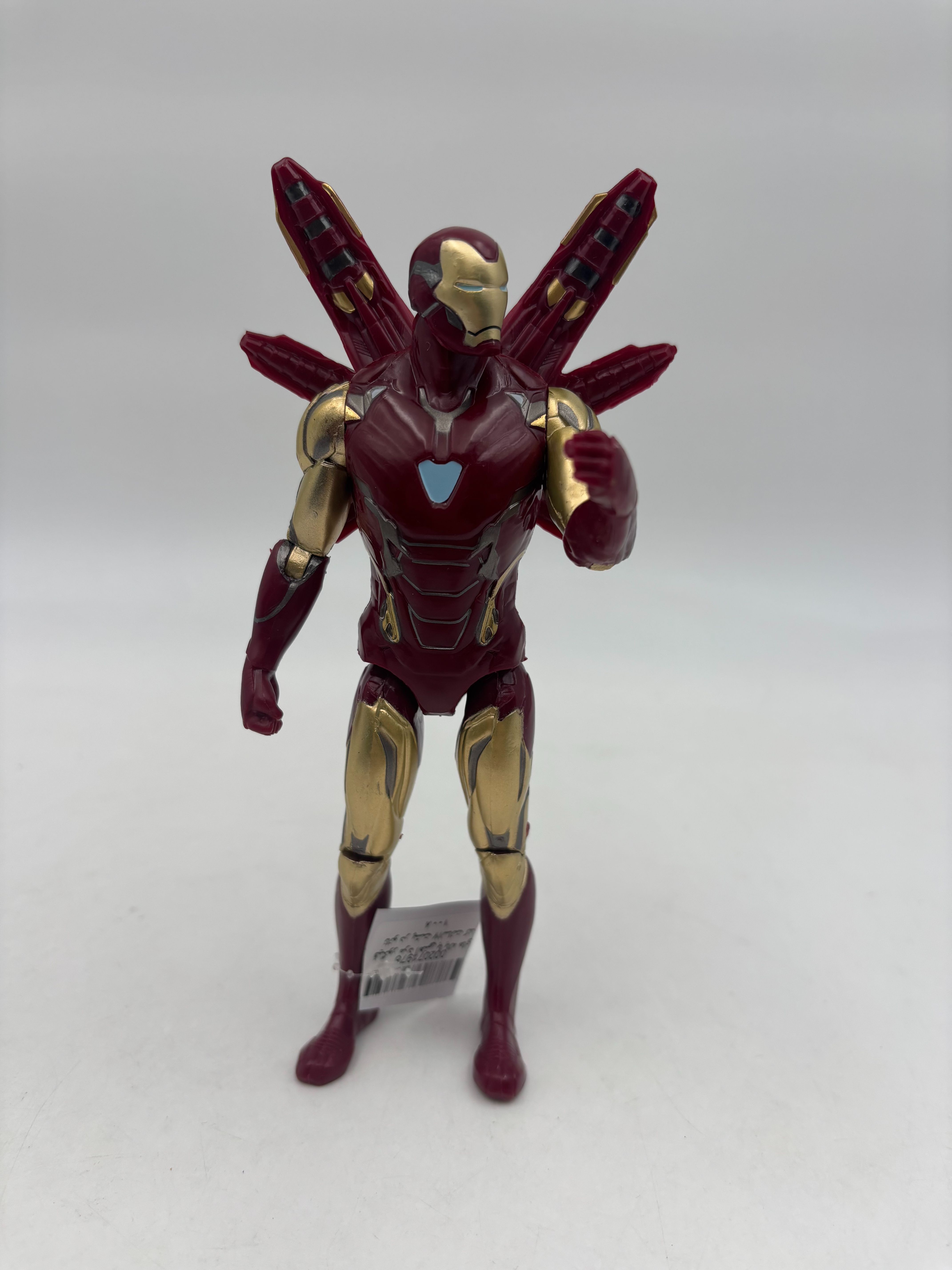 فیگور مرد آهنی با باله های نانو در پشت 17سانتی کد 1008