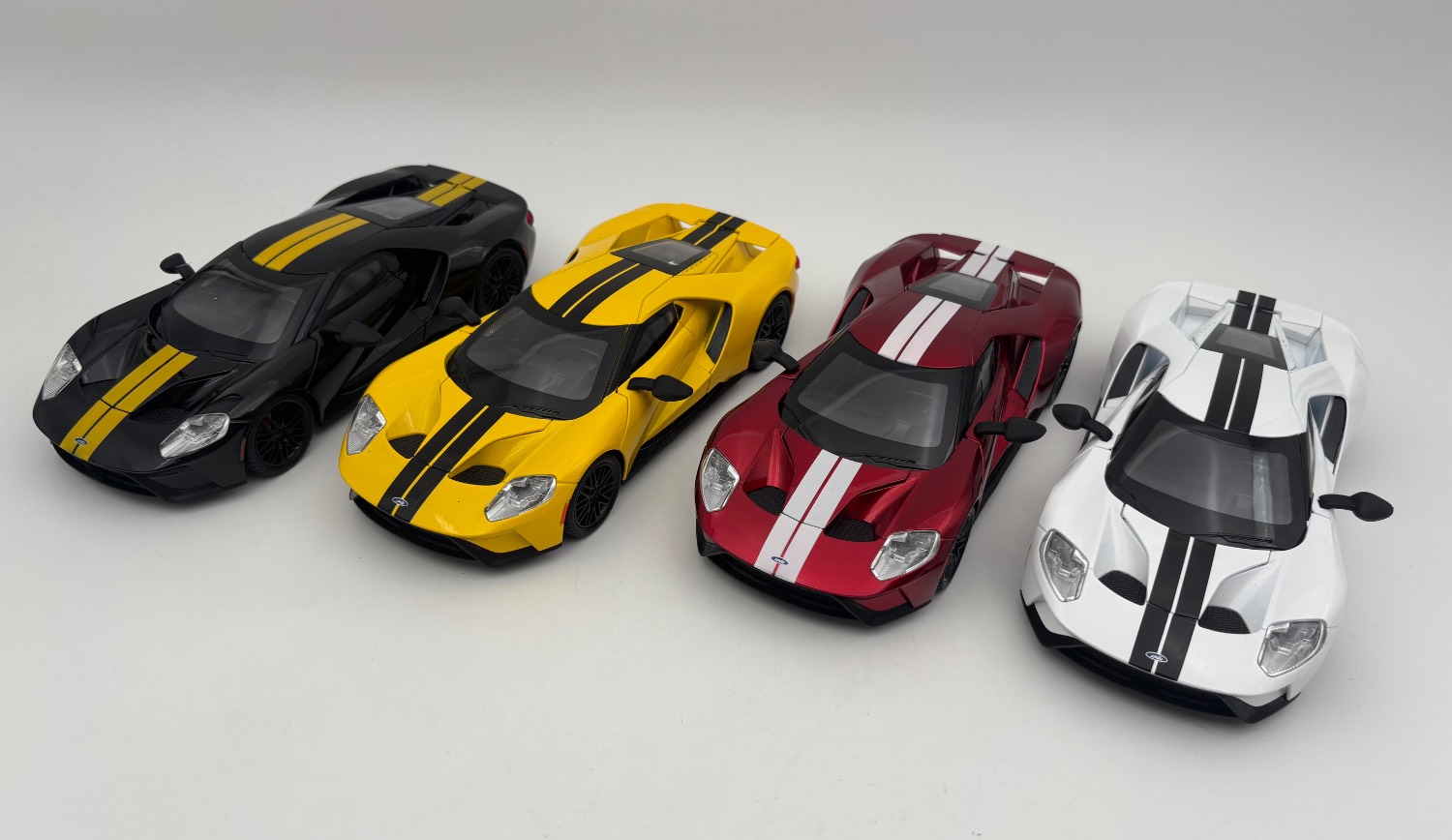 ماشین فلزی فورد جی تی (ford GT) سایز 1/24 کد 219A