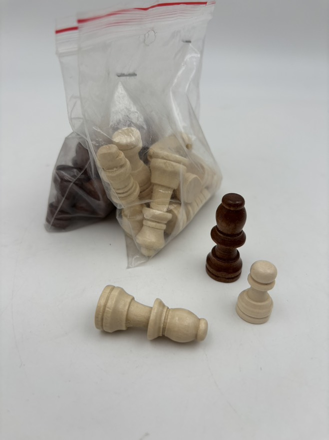 مهره شطرنج چوبی کوچک خارجی