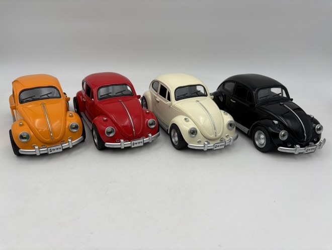 ماشین فلزی فولکس بیتل کلاسیک قورباغه ای سایز 1/18 کد 1812
